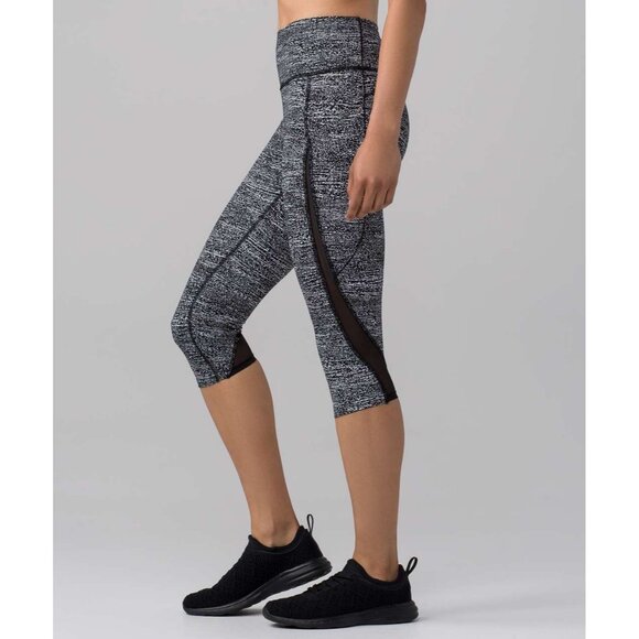 Lululemon Pace Perfect Crop (17") Size 2 - Picture 1 of 8